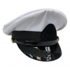 Белая яхтсменка с черной кокардой и черным лаковым ремешком Y323